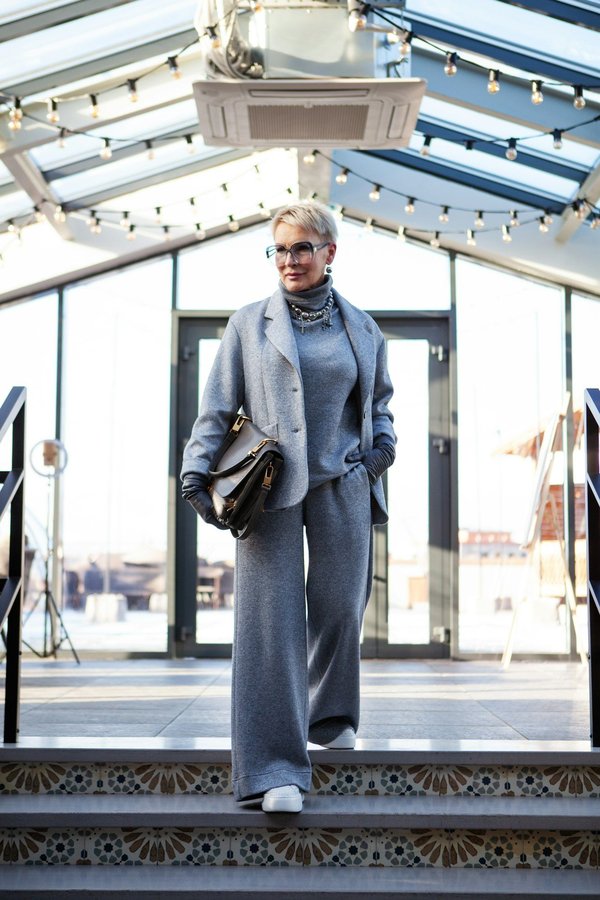 Le pantalon large pour femme, un vêtement aux multiples facettes !